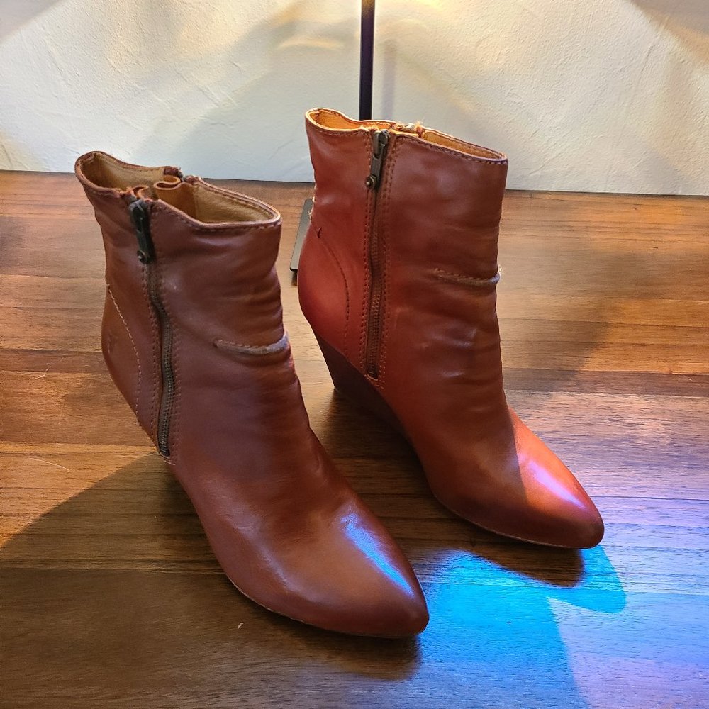 NWOT Frye Ankle Wedge Boots (US 9.5M)